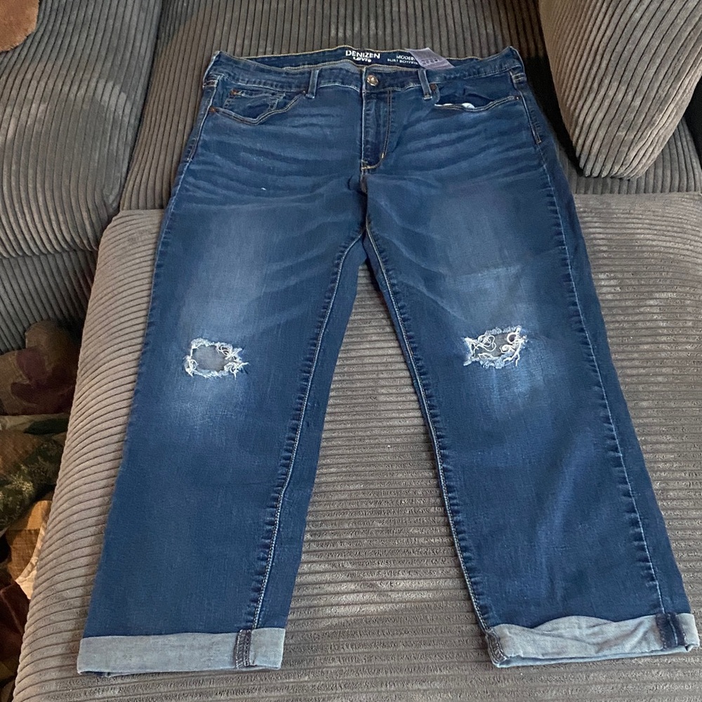 Denizen from Levi's Women's Dark Blue Cropped Jeans